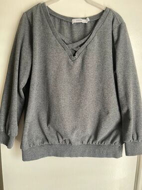 JustFab Gray Pullover Sweatshirt